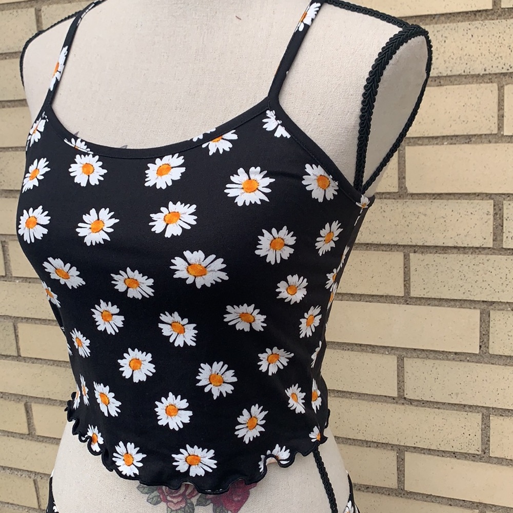 ❌DONATED❌Black Daisy Flower Print Thin Strap Cami Top - Picture 6 of 14
